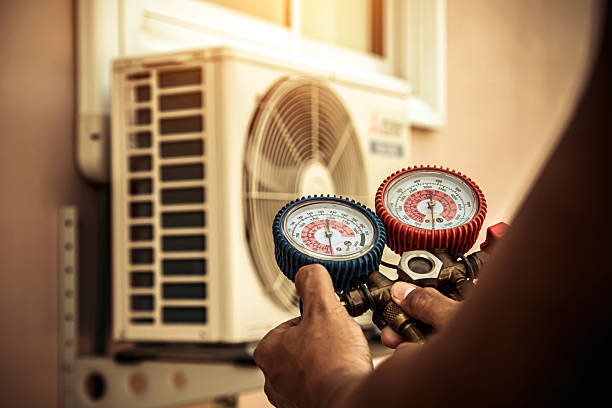 Professional Ac Installation technician working in Mount Vernon, VA